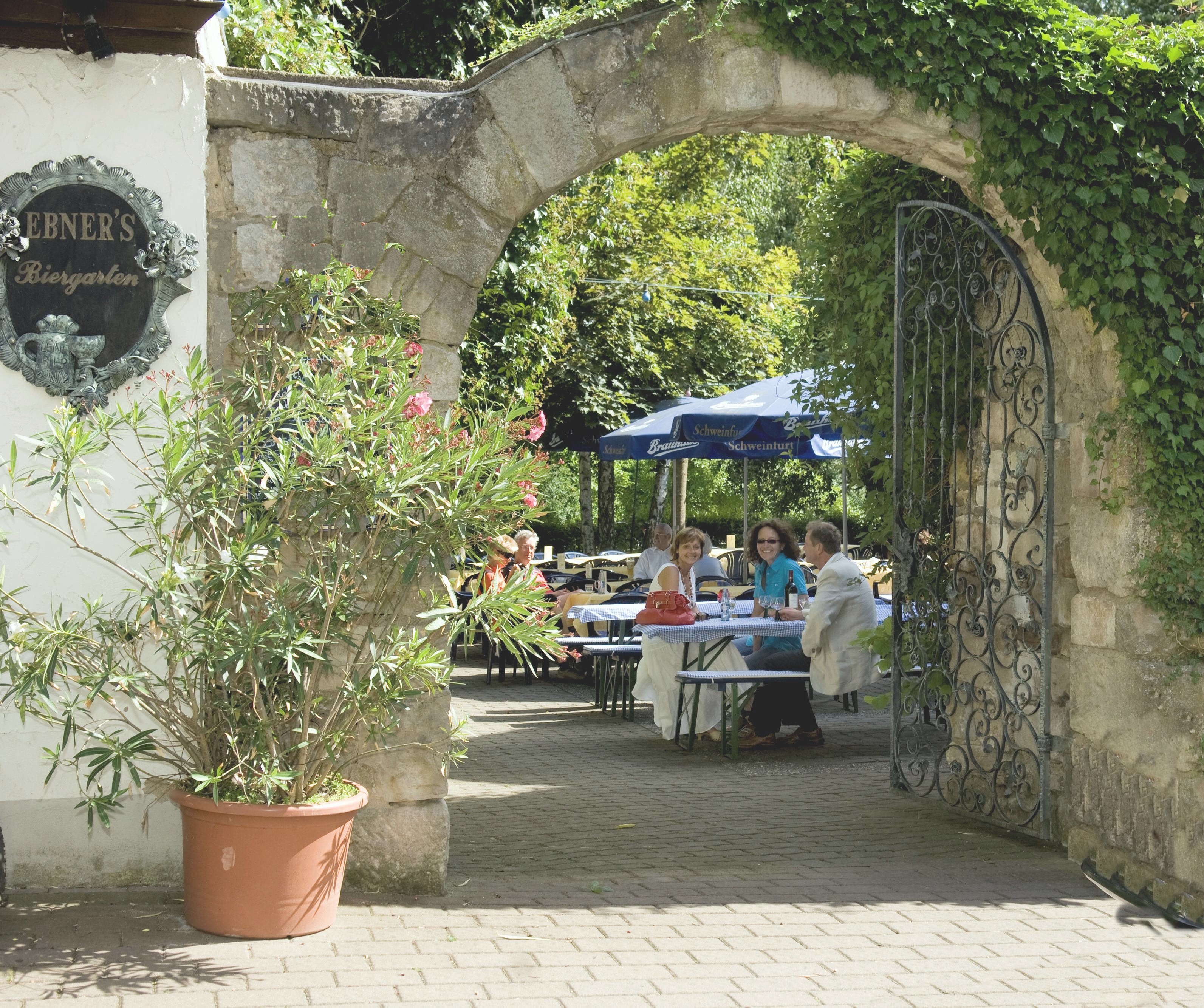 Grüne Oase mit Biergarten