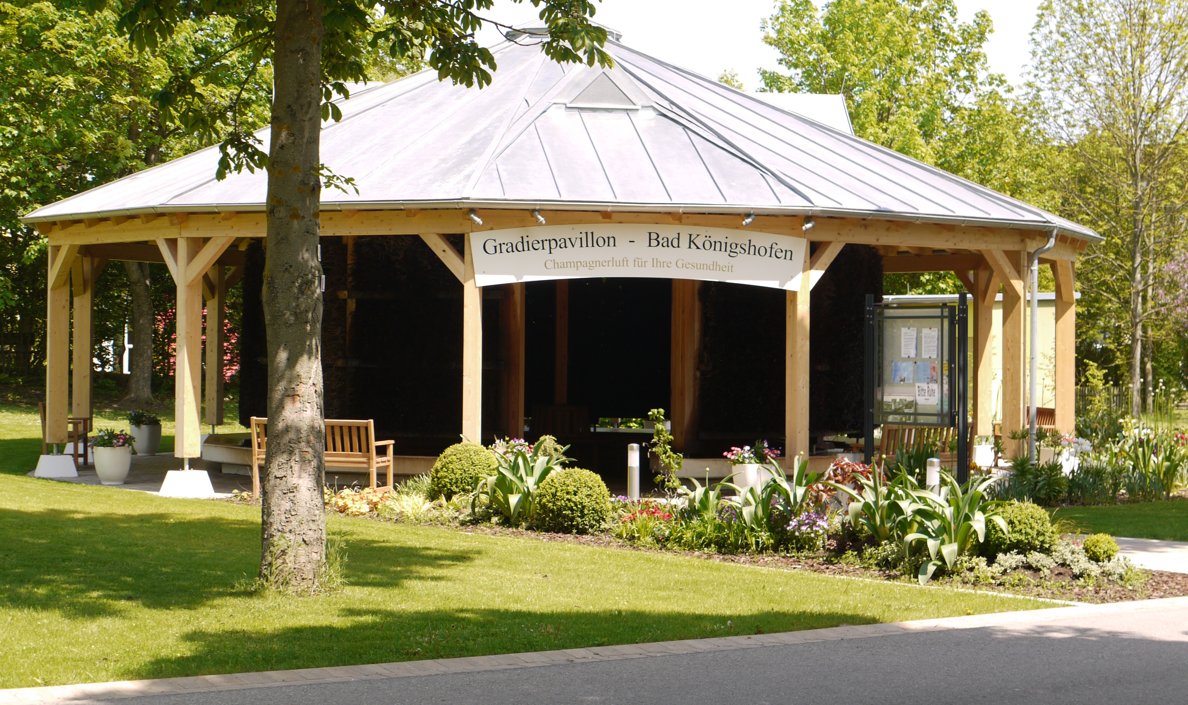 Bad Königshofen mit Gradierpavillon